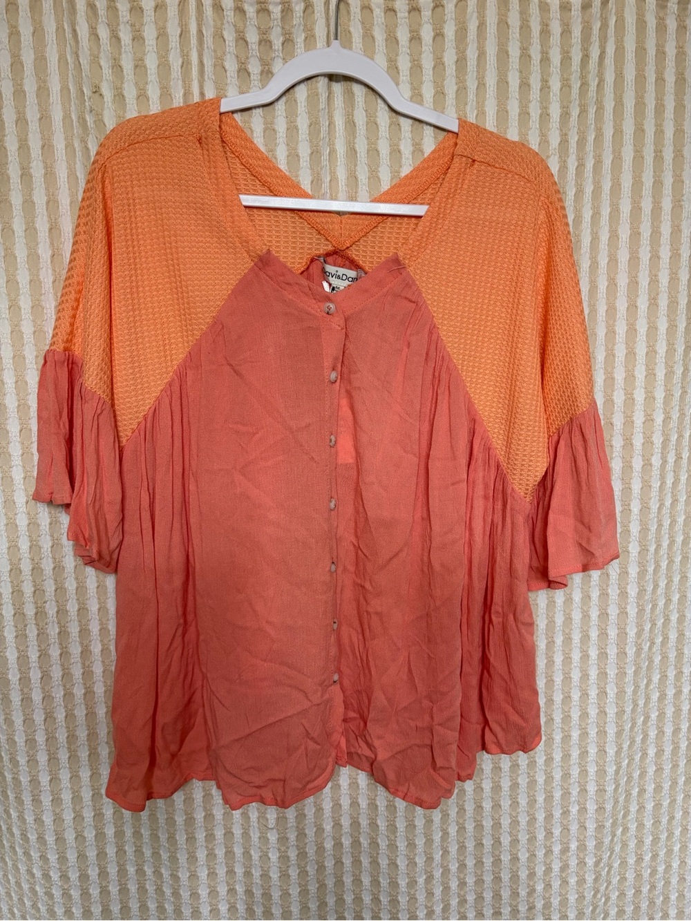 DAVI & DANI Two-Tone Coral and Orange Button Front Top
